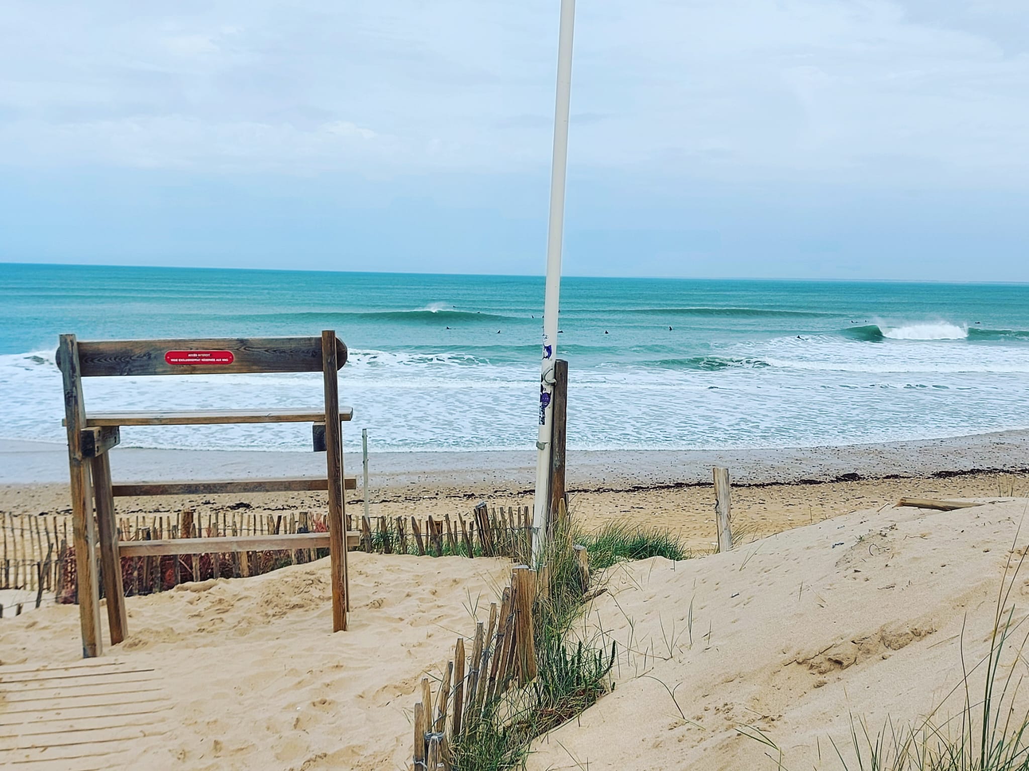 Beach break de la côte exposée de l’île de Ré