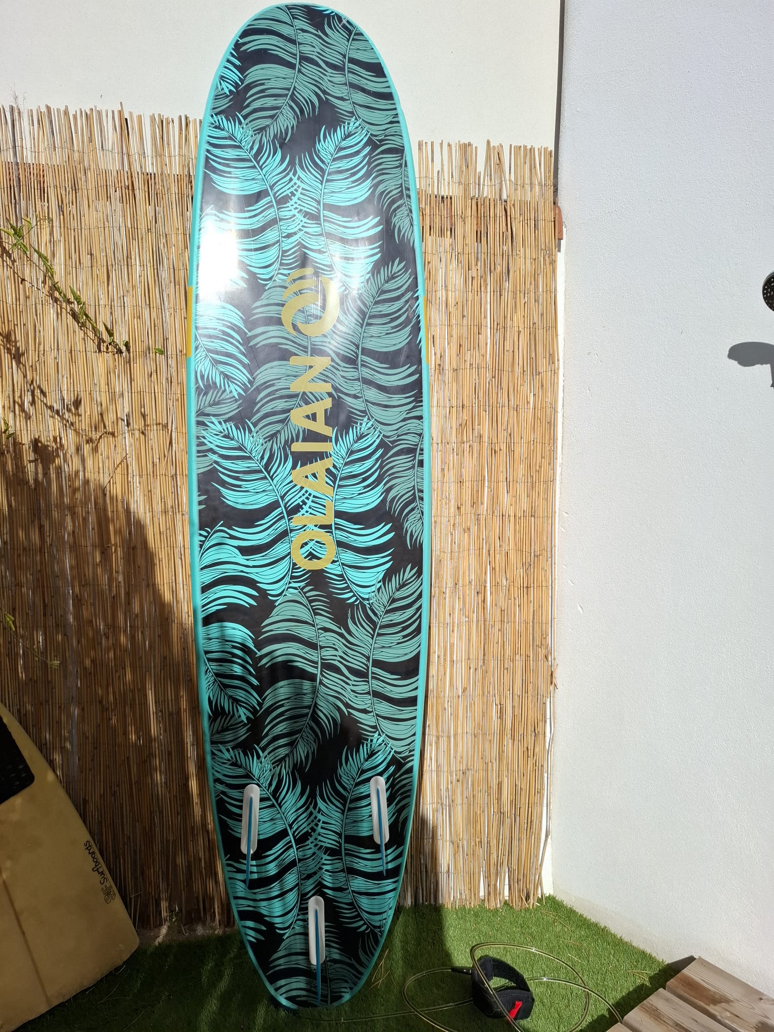 Planche de surf Olaian noire et turquoise