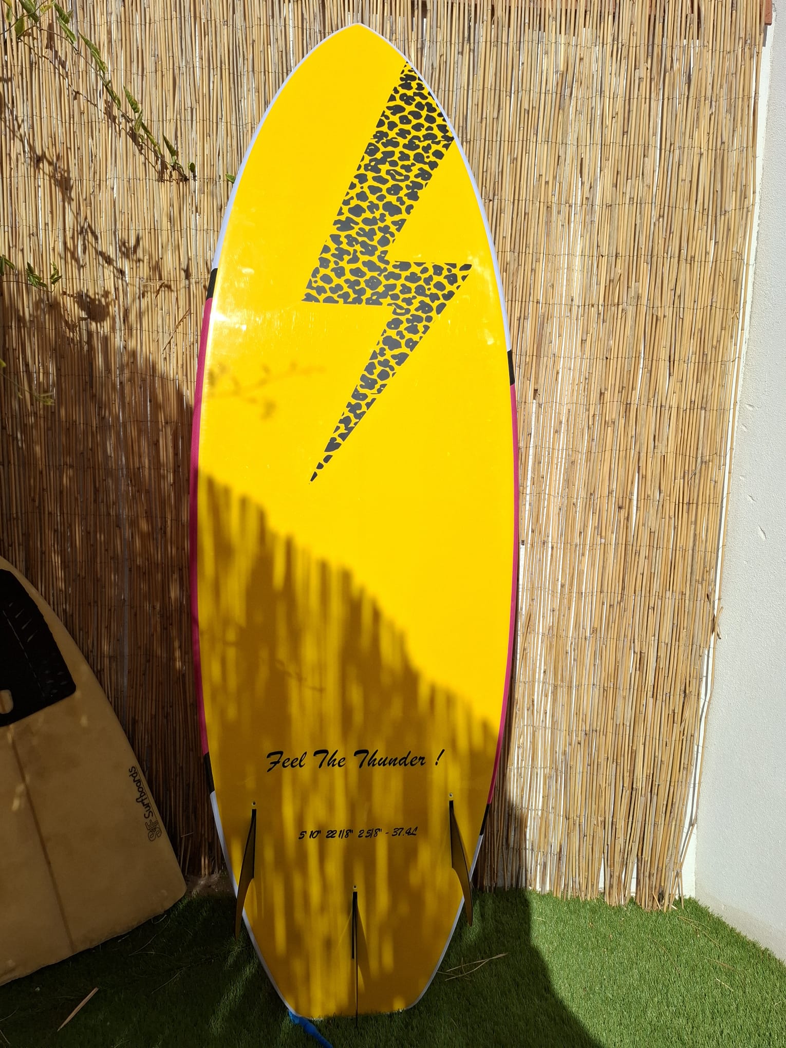 Planche de surf jaune performance 5 pieds 10