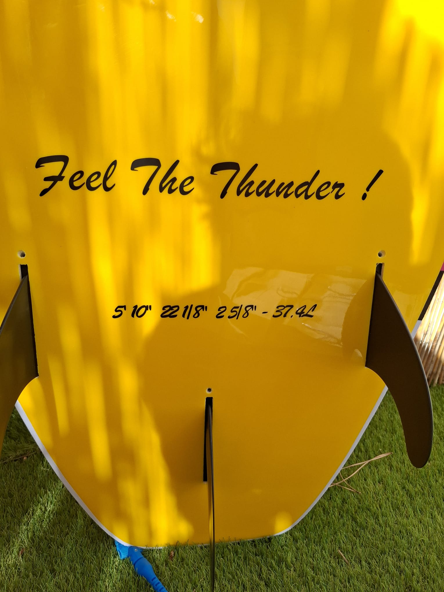 Mesures de la planche jaune 5 pieds 10 et 37,4 litres