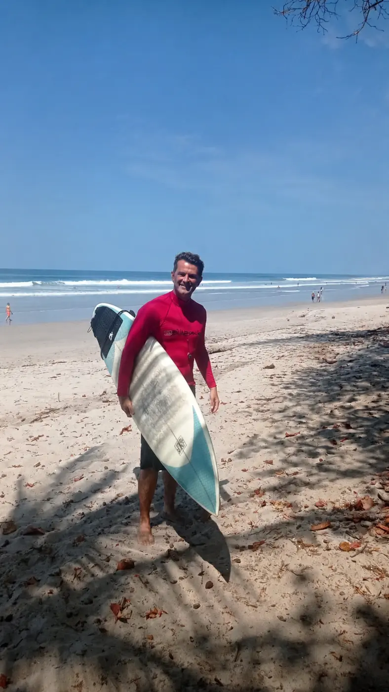 Mickael, surfeur local et hôte de Rivedoux Beach House