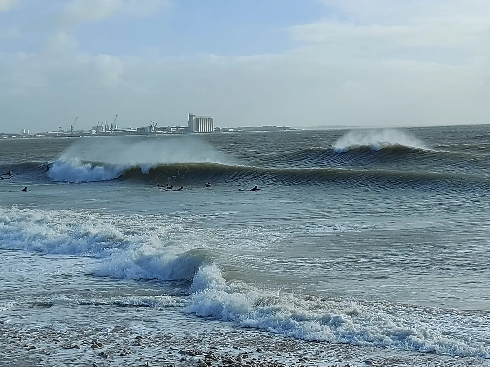 Vagues de surf à Rivedoux-Plage sur l’île de Ré
